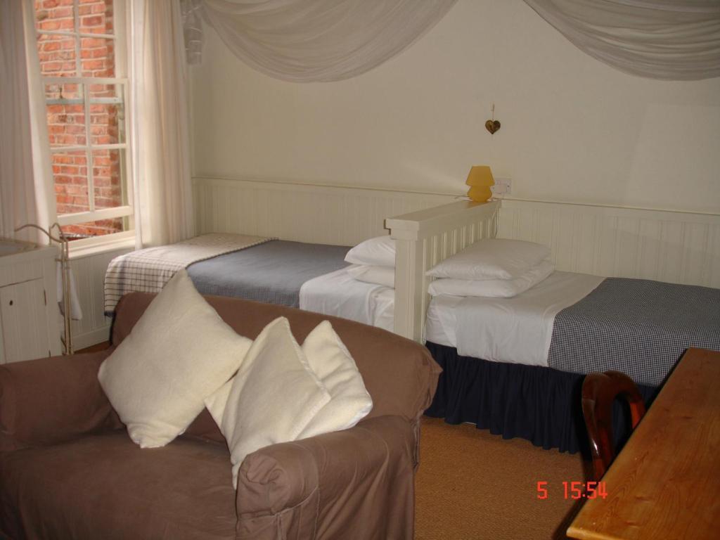 Cornerstones Guest House Sale Room photo